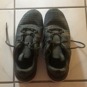 Green Nike running size 7.5 men’s , 9 women’s